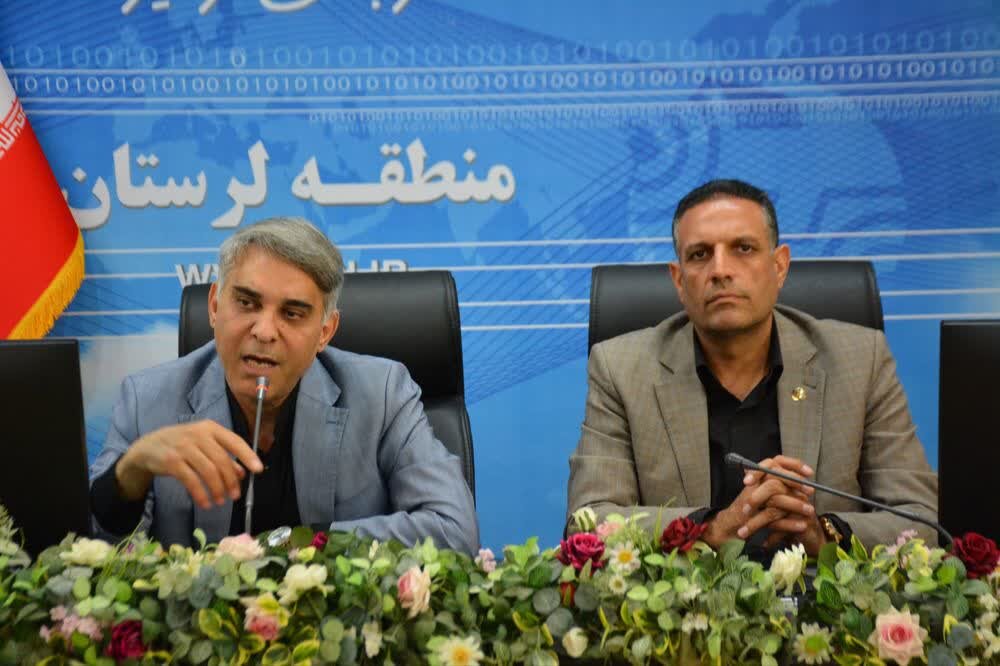 نبض اقتصاد دیجیتال در لرستان بهبود مییابد / نظارت بر اجرای پروژه انتقال فیبر ملی آغاز میشود نبض اقتصاد دیجیتال در لرستان بهبود مییابد / نظارت بر اجرای پروژه انتقال فیبر ملی آغاز میشود