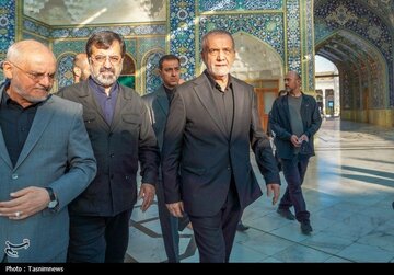 پزشکیان قول داد/ سردار قاآنی: شهادت رهبری نشان می دهد باید چه راهی برویم/ فرمانده ارتش در حاشیه مراسم نماز بر پیکر رهبر شهید چه گفت؟