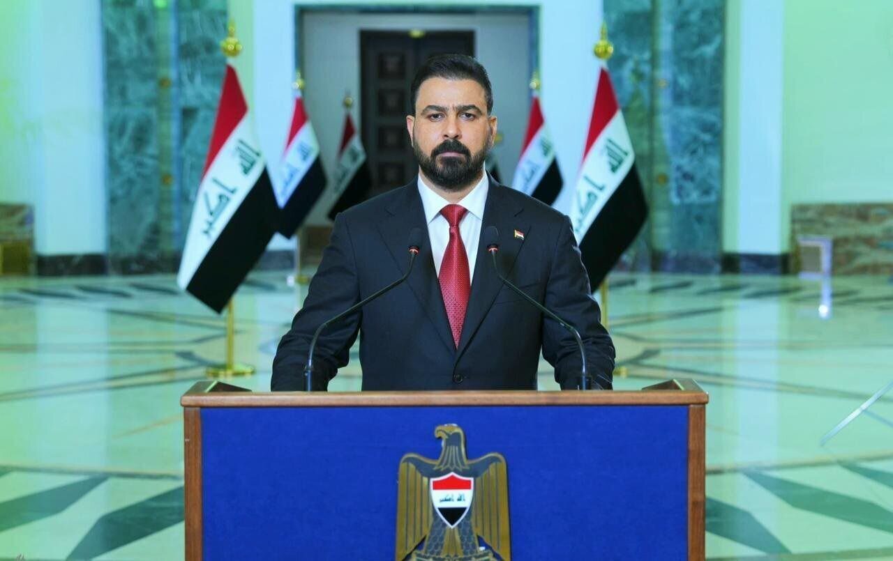 نخست وزیر جدید عراق در تلاش برای مقابله با فساد، به تدریج همپیمانان ایران را کنار میگذارد؟/ رفتار سیاسی آمریکا در عراق به شیوهای مشابه با اقداماتش در لبنان است. نخست وزیر جدید عراق در تلاش برای مقابله با فساد، به تدریج همپیمانان ایران را کنار میگذارد؟/ رفتار سیاسی آمریکا در عراق به شیوهای مشابه با اقداماتش در لبنان است.