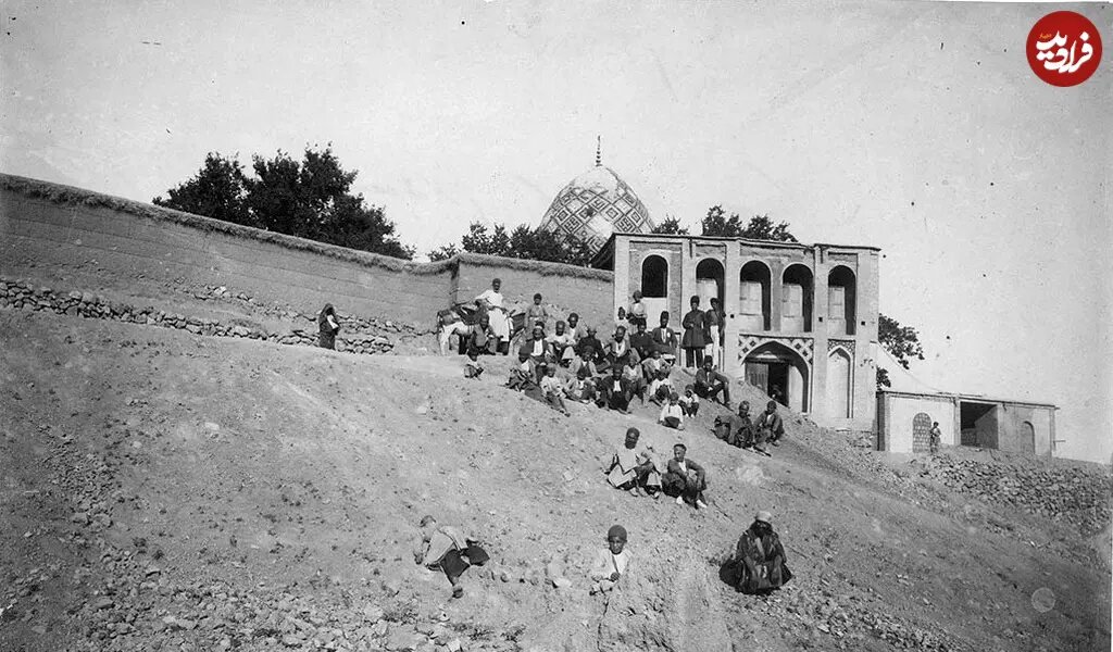 عکس یادگاری «مردم تجریش» در کنار «امامزاده قاسم» در دوران قاجار