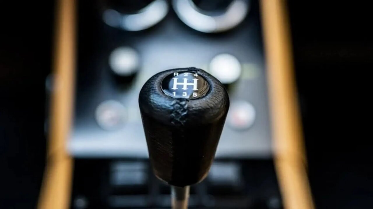 سر دنده با الگوی dog-leg چیست و چه تفاوتی با الگوی سنتی گیربکس دارد؟