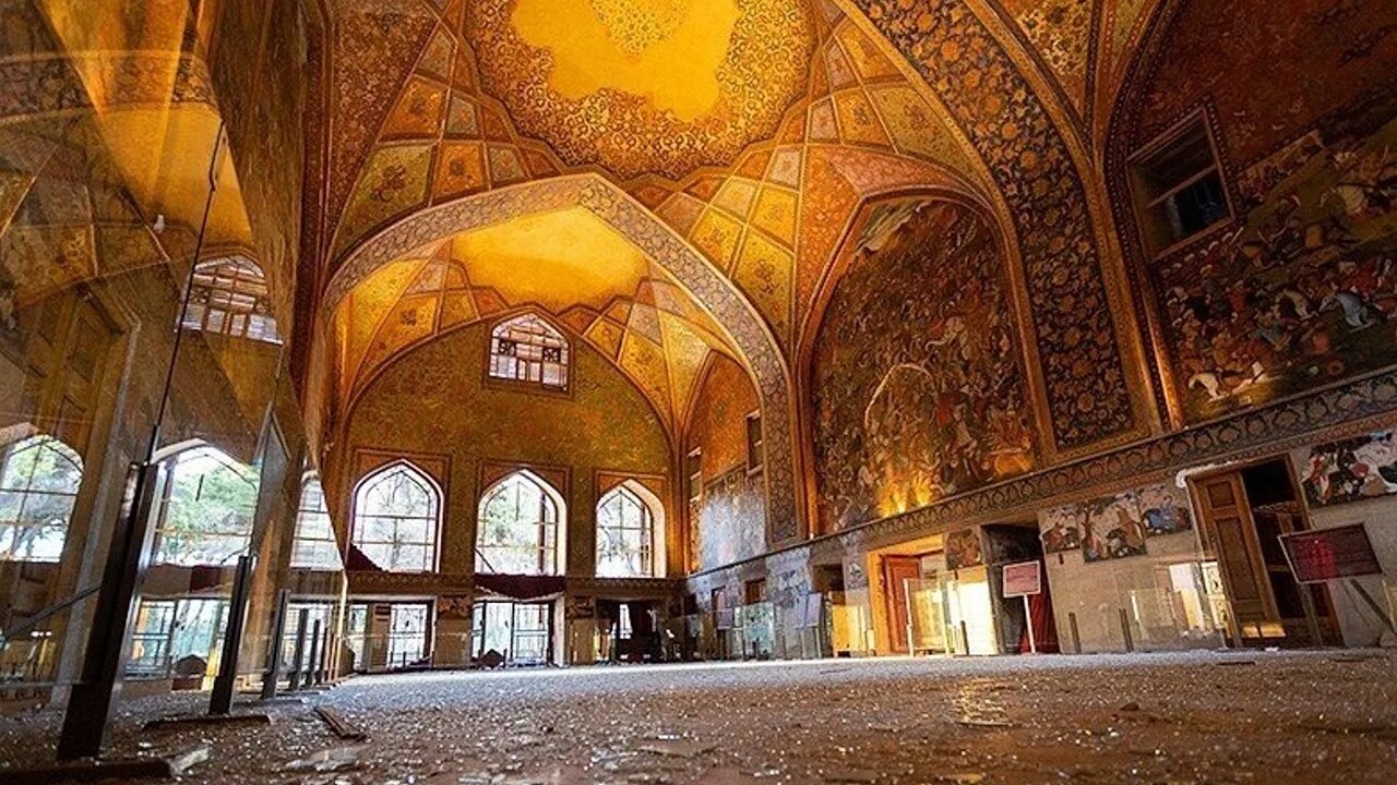 کاشیهای شکسته و گنبدهای لرزان؛ گزارش تحقیقی رویترز از آسیبهای جنگ بر پیکره اماکن تاریخی ایران+ تصاویر