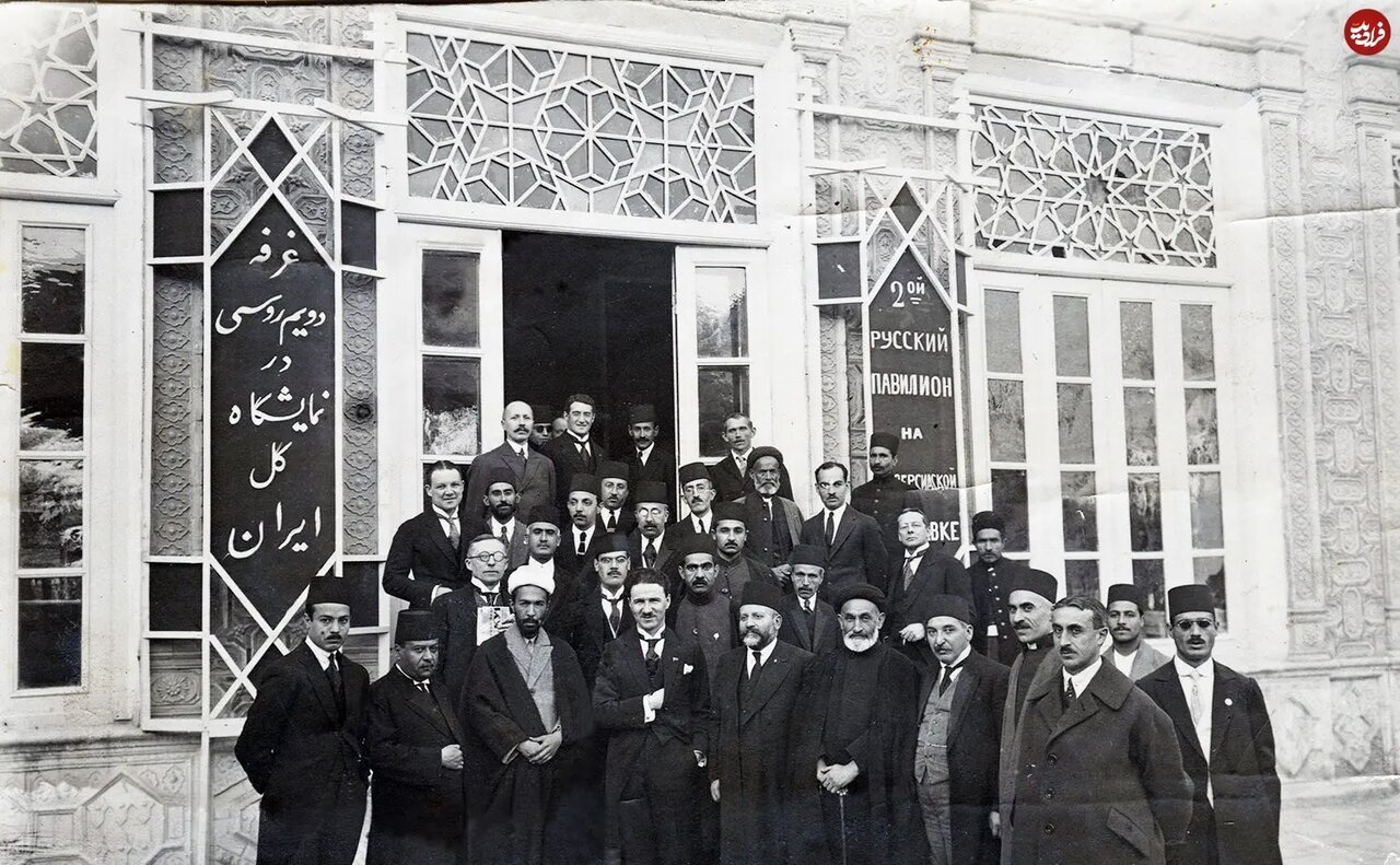 عکس/ محمدتقی بهار و برخی از نمایندگان مجلس شورای ملی در نمایشگاه گل‌ ایران