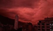 ببینید | غروب آخرالزمانی ونزوئلا؛ آسمان کاراکاس سرخ شد