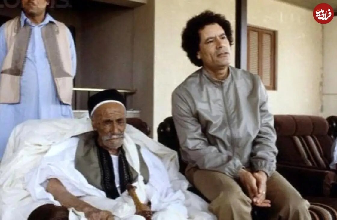 عکس/ سرهنگ قذافی در کنار پدرش؛ دهه ۶۰ شمسی