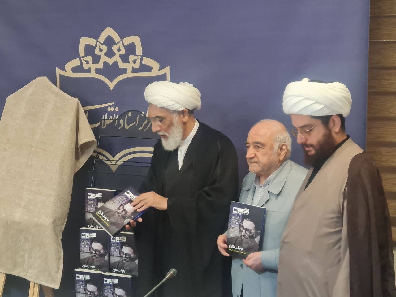 روایت اعترافی از دل زندان اوین /  پیش‌بینی یکی از سران حزب توده درباره آینده آیت‌الله خامنه‌ای
