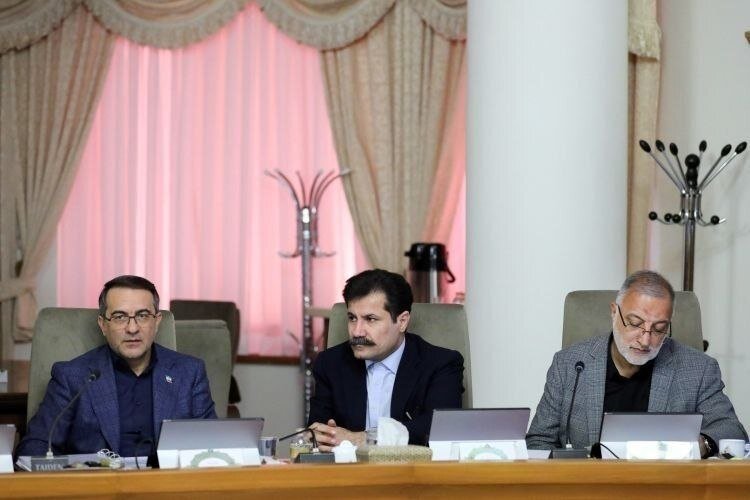 تصاویری از جلسه هیئت دولت/ سرپرست وزارت دفاع با لباس سپاه به دولت رفت/ زاکانی هم بود