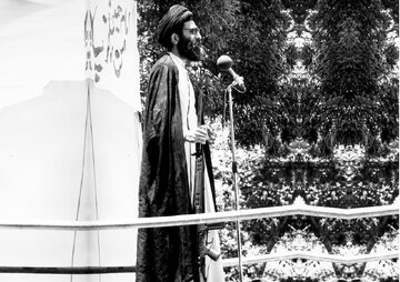 خطیبی که شب عاشورا از تاریخ انقلاب فرانسه گفت/ وقتی آیتالله خامنهای سقوط پهلوی را پیشبینی کرد خطیبی که شب عاشورا از تاریخ انقلاب فرانسه گفت/ وقتی آیتالله خامنهای سقوط پهلوی را پیشبینی کرد