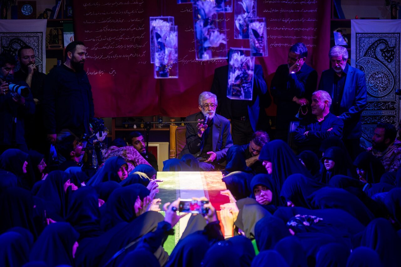 اولین تصاویری از پیکر همسر شهید رهبر انقلاب/ گریههای حدادعادل در وداع با دخترش/ مراسم کجا برگزار شد؟