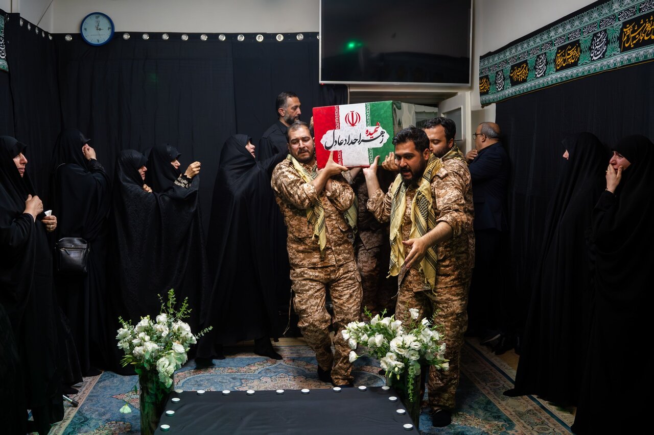 اولین تصاویری از پیکر همسر شهید رهبر انقلاب/ گریههای حدادعادل در وداع با دخترش/ مراسم کجا برگزار شد؟