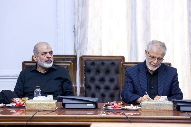 اولین حضور فرمانده کل سپاه در انظار عمومی بعد از جنگ/ احمد وحیدی در مصلی تهران+ عکس