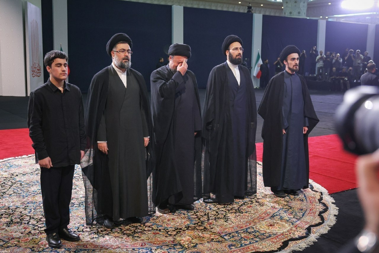 گریه نوه امام برای رهبر شهید انقلاب +عکس