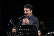 ببینید | علیرضا افتخاری برای رهبر شهید خواند