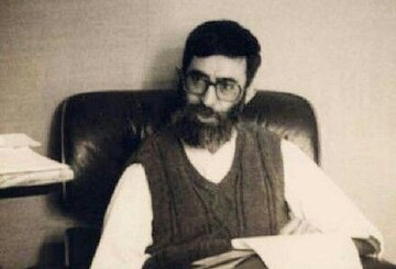 آیت‌الله خامنه‌ای: در اوایل طلبگی صدها جلد رمان خواندم/ شب‌ها تا یکی دو غزل از حافظ نمی‌خواندم نمی‌خوابیدم