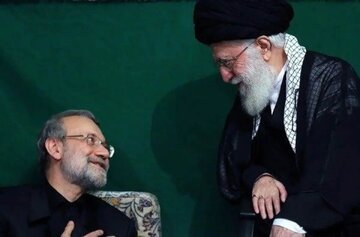 عکس | قابی از حضور شهید لاریجانی در کنار رهبر شهید انقلاب در مراسم سالگرد  احمد خمینی