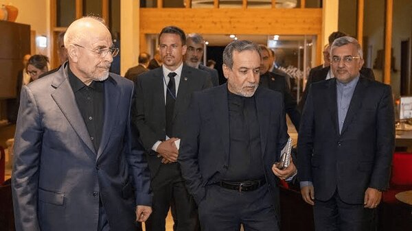 نیویورک تایمز گزارش میدهد: تلاش اسرائیل برای ترور عراقچی و قالیباف/ واشنگتن از کشورهای عرب منطقه خواسته است که مقامات ایران را در جریان قرار دهند. نیویورک تایمز گزارش میدهد: تلاش اسرائیل برای ترور عراقچی و قالیباف/ واشنگتن از کشورهای عرب منطقه خواسته است که مقامات ایران را در جریان قرار دهند.