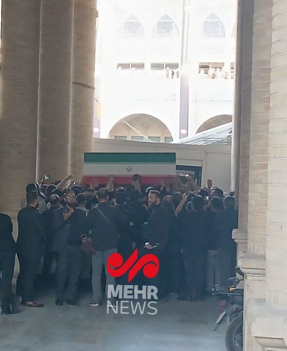 عکس | ورود پیکر مطهر رهبر شهید انقلاب برای برگزاری مراسم ادای احترام