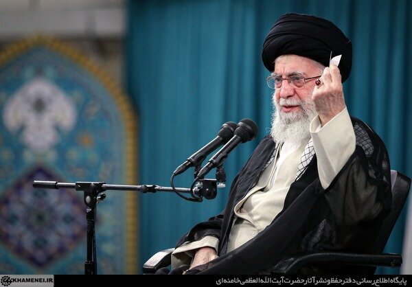 توجه رهبر شهید انقلاب به جامعه پرستاری: تعرفهگذاری خدمات پرستاری یک مطالبه واقعی است؛ جامعه پرستاری را تقویت نکنیم در بزنگاهها ضربه خواهیم خورد