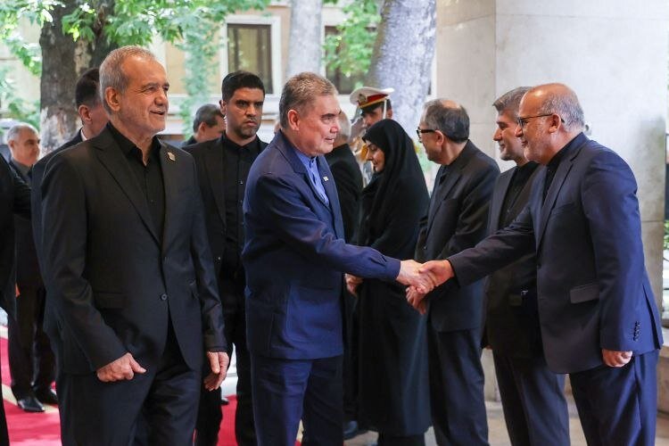 دیدار رهبر ملی ترکمنستان با پزشکیان/ استقبال وزرای دولت از هیات مهمان تهران/ خانم وزیر هم بود + تصویر