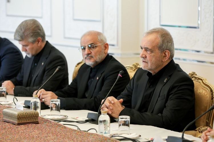 دیدار رهبر ملی ترکمنستان با پزشکیان/ استقبال وزرای دولت از هیات مهمان تهران/ خانم وزیر هم بود + تصویر