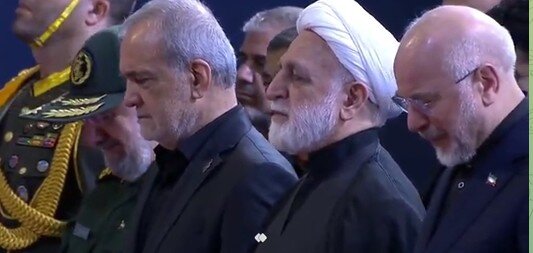 اشک های پزشکیان و قالیباف برای رهبر شهید/ ادای احترام روسای قوای سه گانه و رییس مجمع تشخیص مصلحت نظام در مراسم وداع + تصاویر