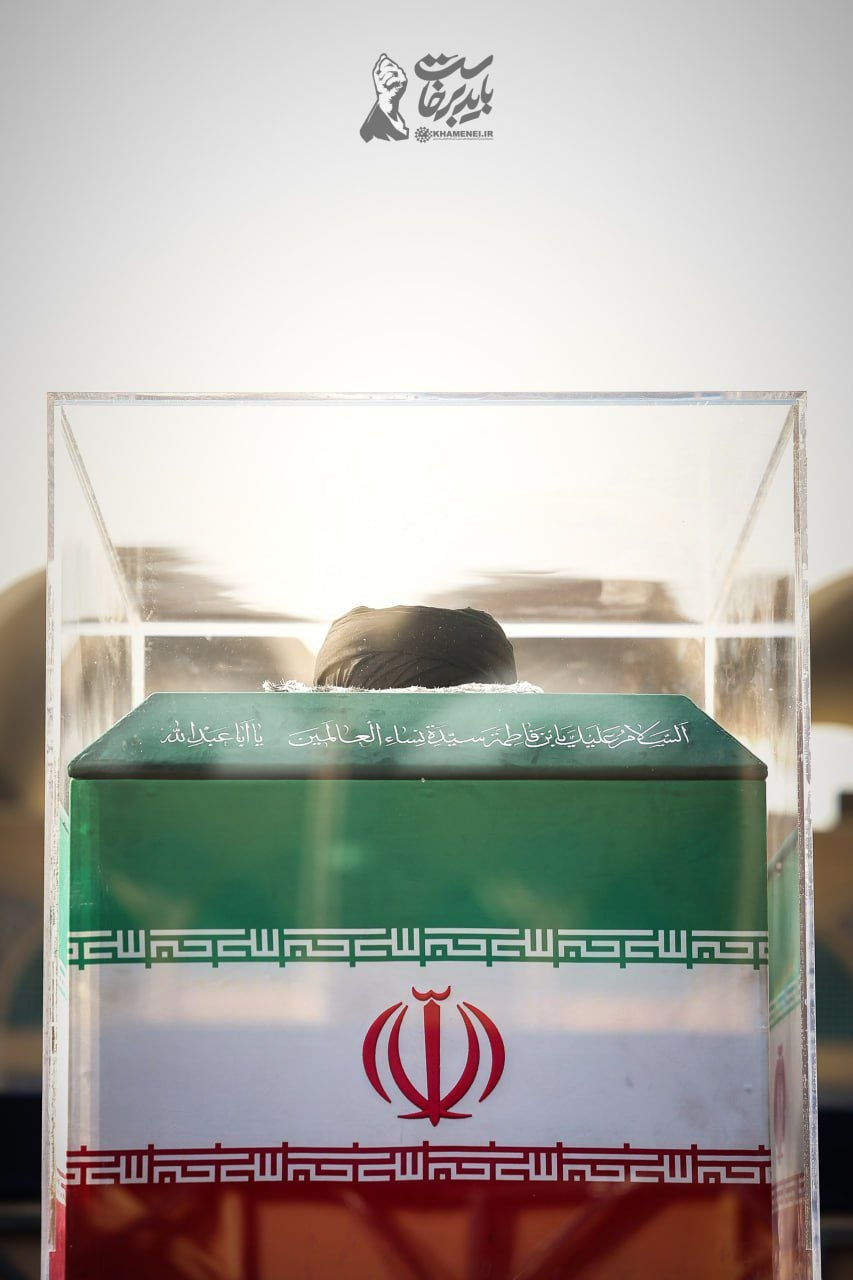 تصویری خاص از تابوت رهبر شهید