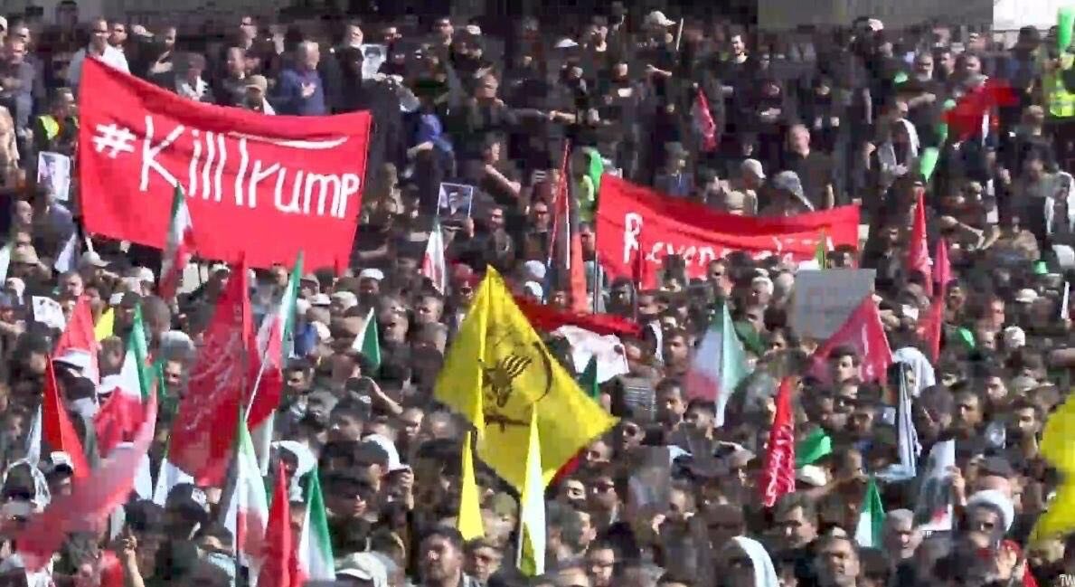 درخواست کشتن ترامپ در مراسم وداع با رهبر شهید +تصویر