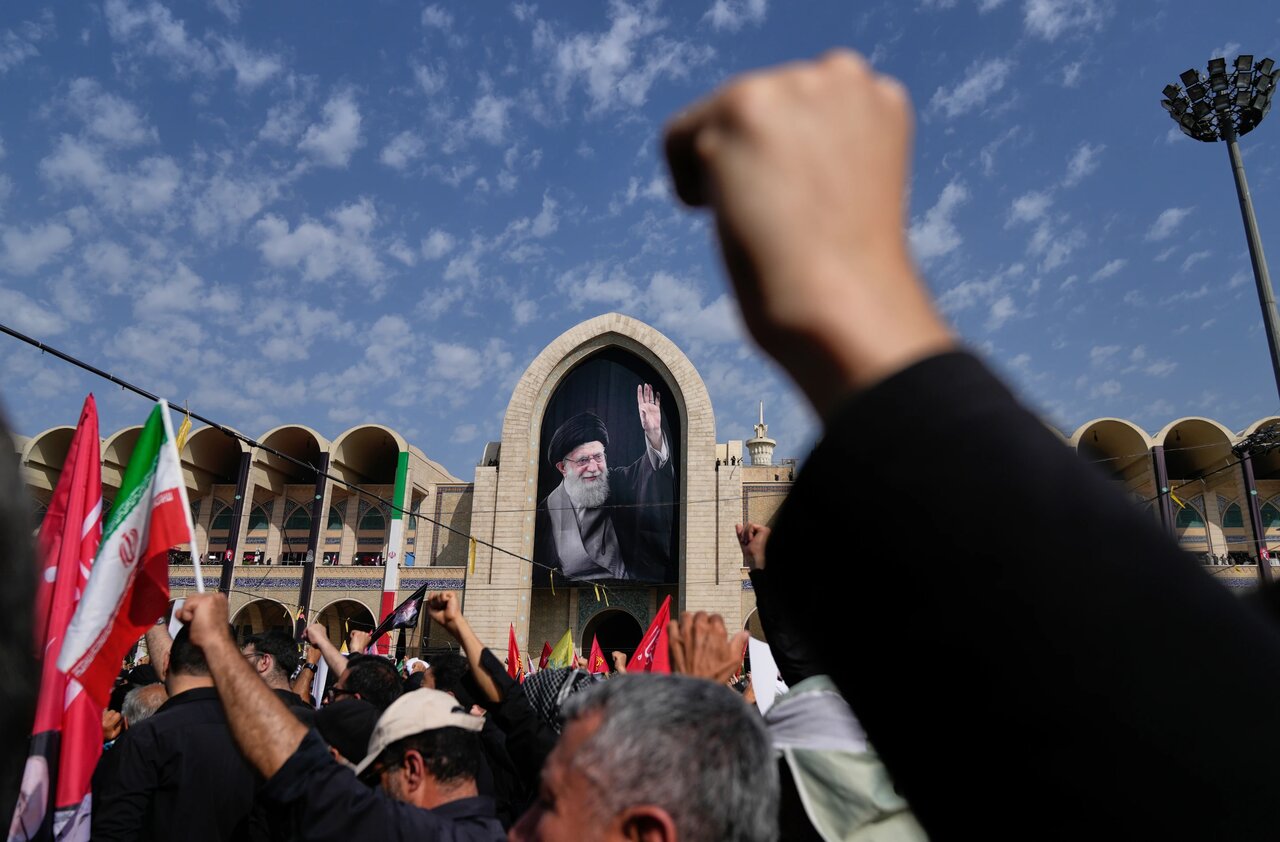 مراسمی که ابعاد آن فراتر از یک آیین سوگواری بود؛ از «نمایش قدرت» تا «تشییع قرن»