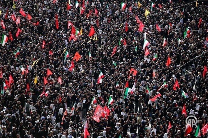 مراسمی که ابعاد آن فراتر از یک آیین سوگواری بود؛ از «نمایش قدرت» تا «تشییع قرن»