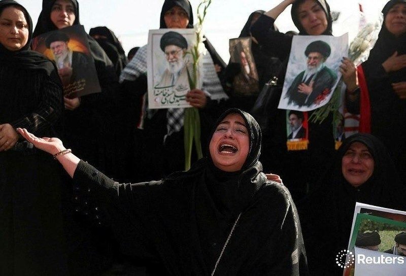 تصاویر متفاوت رویترز از حضور زنان در مراسم وداع با رهبر شهید در مصلی+ عکس