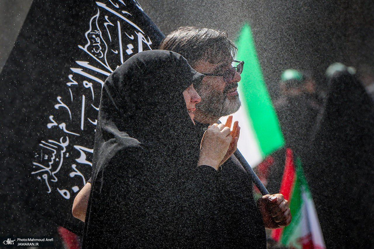 قاب‌های دیدنی از زنان با پوشش‌های مختلف در مراسم وداع با رهبر شهید + عکس