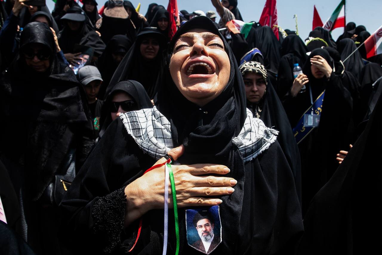تصاویری از حضور پررنگ زنان در مراسم وداع با رهبر انقلاب