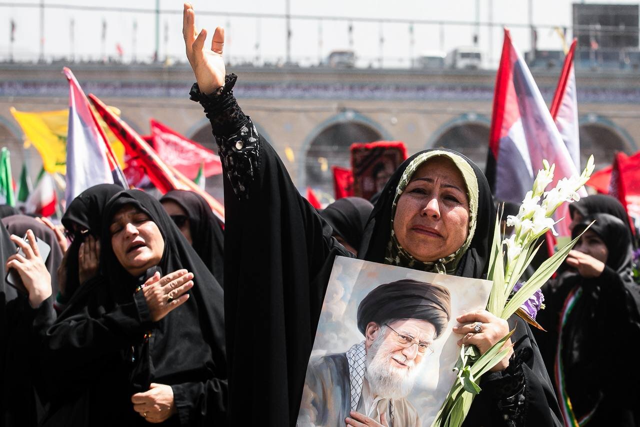 تصاویری از حضور پررنگ زنان در مراسم وداع با رهبر انقلاب