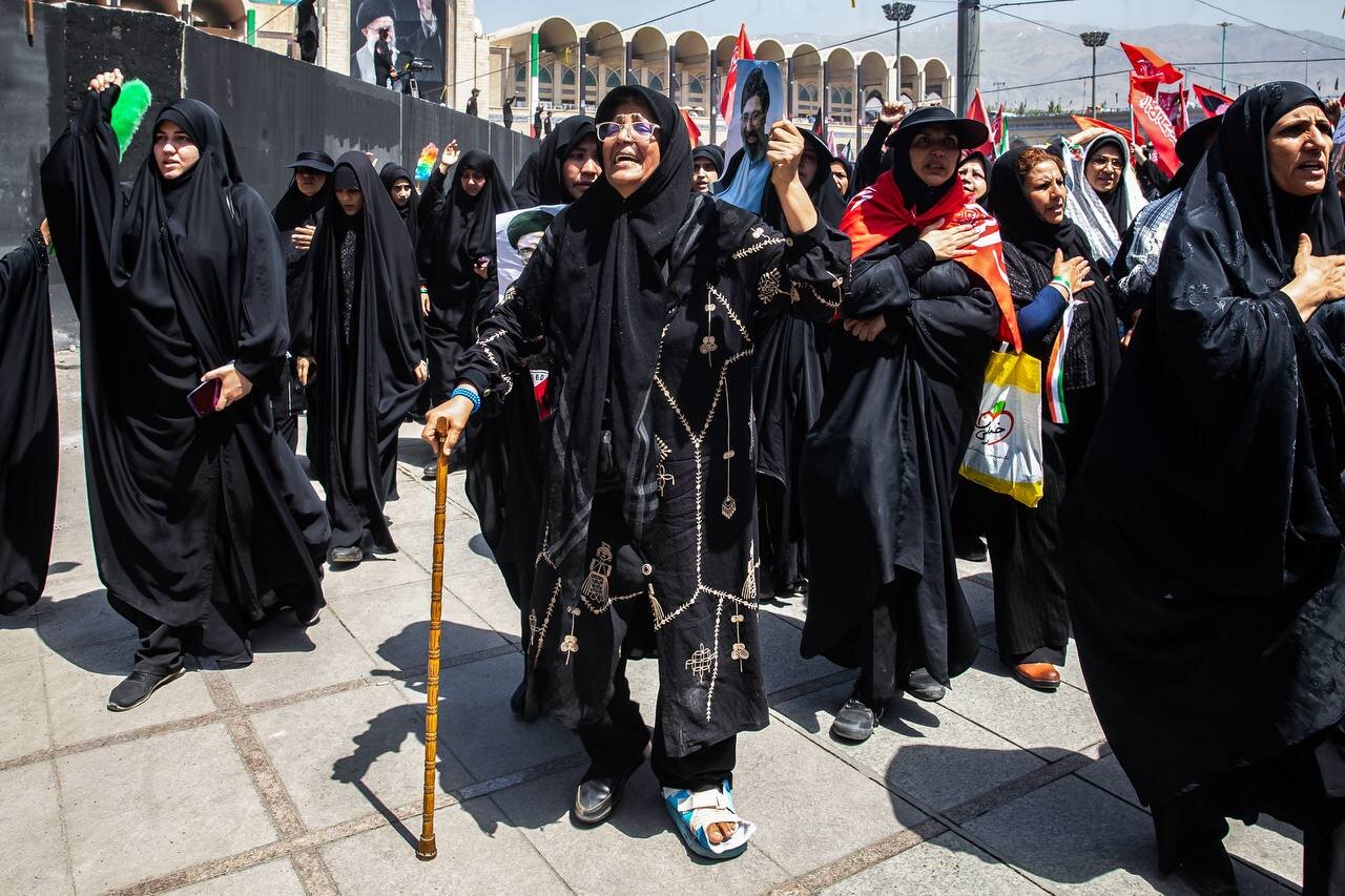 تصاویری از حضور پررنگ زنان در مراسم وداع با رهبر انقلاب