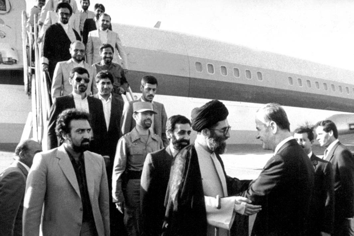 سیاست خارجی در دهه نخست انقلاب / روایتهایی از ماموریتهای دیپلماتیک رهبر شهید / آیتالله سید علی خامنهای به کدام کشورهای جهان سفر کردند؟