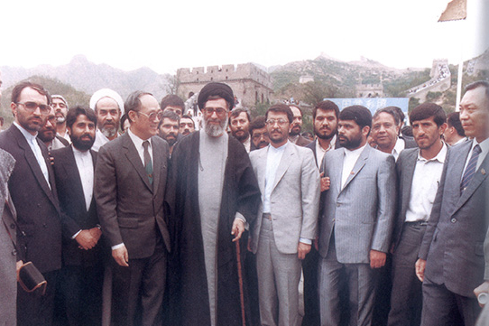 سیاست خارجی در دهه نخست انقلاب / روایتهایی از ماموریتهای دیپلماتیک رهبر شهید / آیتالله سید علی خامنهای به کدام کشورهای جهان سفر کردند؟