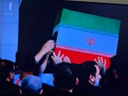 ببینید | پیکر مطهر رهبر شهید بر دوش مردم به سمت محل تدفین منتقل شد