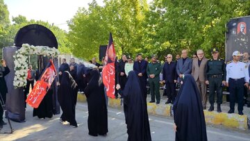 بدرقه زائران کرمانشاهی برای مراسم تشییع رهبرشهید