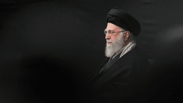 آثاری که هنرمندان به یاد رهبر شهید خلق کردند آثاری که هنرمندان به یاد رهبر شهید خلق کردند
