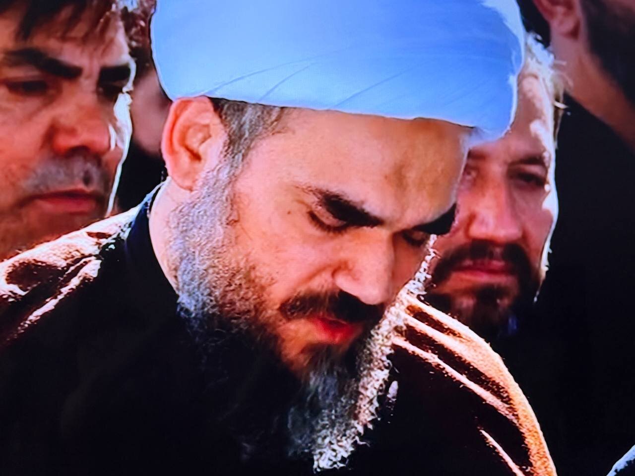 اقامه نماز پدر بر پیکر دختر خردسالش/ عکسی از همسر شهید سیده بشری خامنهای