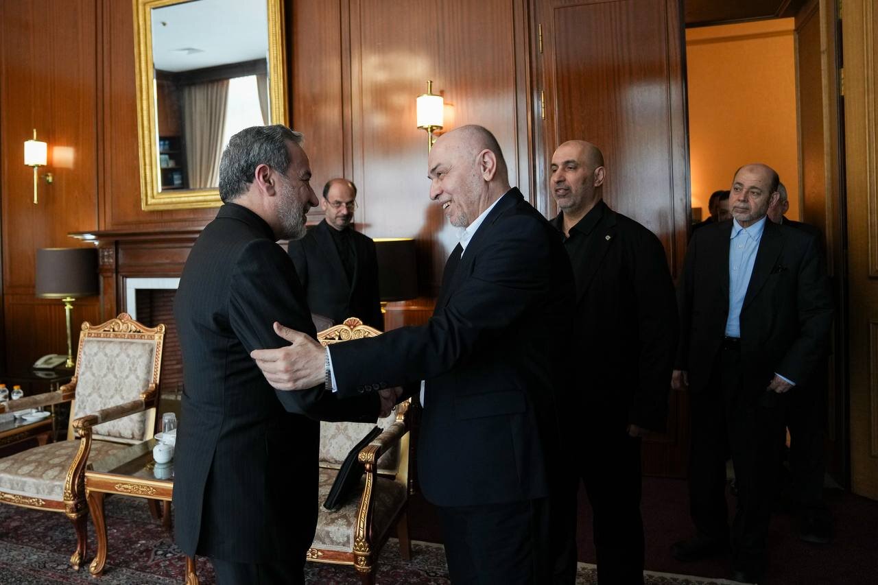 عراقچی در دیدار با درویش؛ حمایت قاطع ایران از تشکیل دولت مستقل فلسطینی به پایتختی قدس شریف + عکس