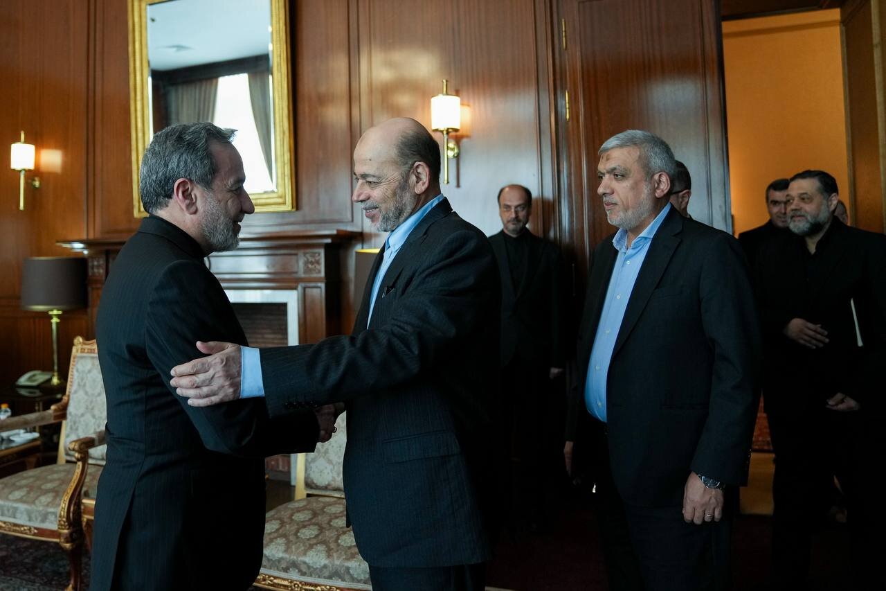 عراقچی در دیدار با درویش؛ حمایت قاطع ایران از تشکیل دولت مستقل فلسطینی به پایتختی قدس شریف + عکس