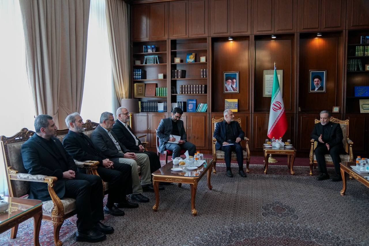 عراقچی: ایران اجرای بند نخست تفاهم ایران و آمریکا درباره لبنان را با جدیت پیگیری میکند + عکس