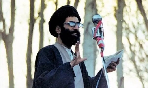 آیتالله خامنهای، داستانی از نبرد در بیرجند و مواجهه با اقتدار اسدالله علم را نقل کرد. آیتالله خامنهای، داستانی از نبرد در بیرجند و مواجهه با اقتدار اسدالله علم را نقل کرد.