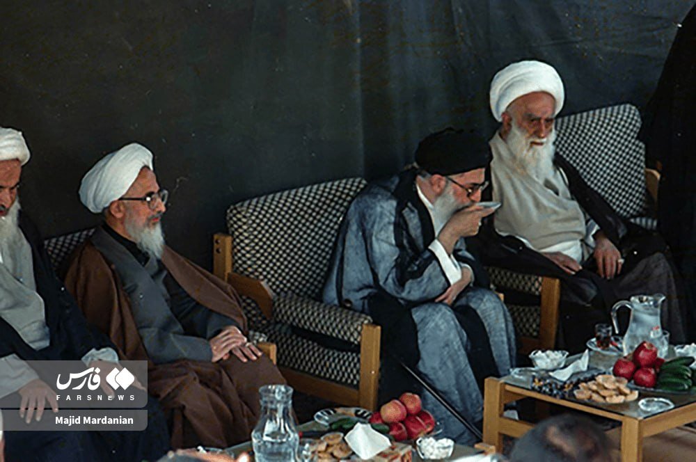 تصاویری کمتر دیده شده از رهبر شهید در دهه‌های ۷۰ و ۸۰