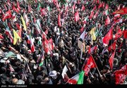 تصاویری از بدرقه رهبر شهید انقلاب و خانواده ایشان در میان مردم