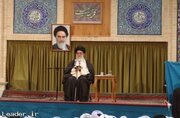 ۳۷ سال پیش؛ بیعت اقشار مختلف مردم با رهبر شهید؛ «خامنه‌ای رهبر ماست؛ خط امام سنگر ماست»/ جهانگیری و پزشکیان در نماز جماعت پشت سر رهبر شهید