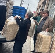 عشایر اردبیل به زوار رهبر شهید نان نذری دادند