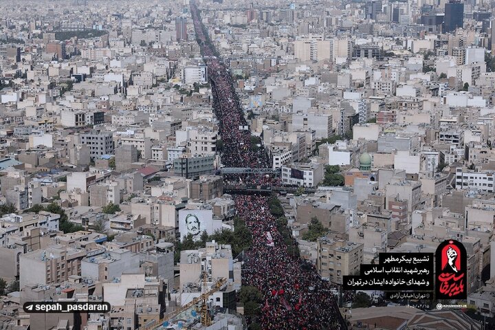 ‏ تصاویر هوایی از حضور جمعیت عظیم مردم تهران در تشییع رهبر شهید انقلاب