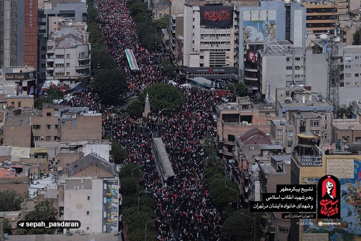 ‏ تصاویر هوایی از حضور جمعیت عظیم مردم تهران در تشییع رهبر شهید انقلاب